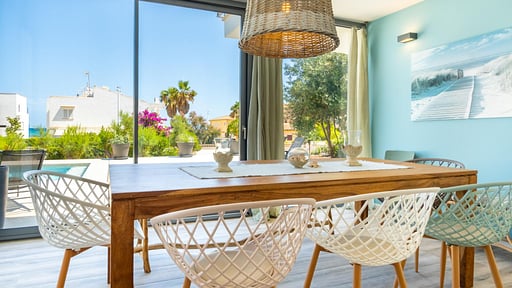 Villa Mariskal Dining area