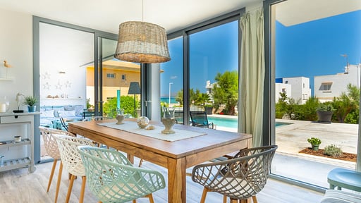 Villa Mariskal Dining area