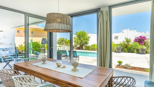 Villa Mariskal Dining area