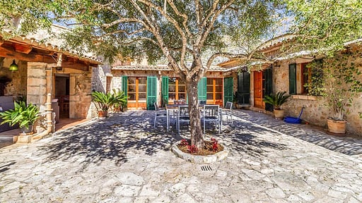Villa Martorell Dining area