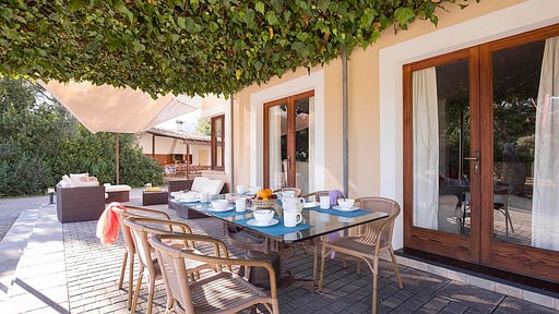 Villa Mas Dining area