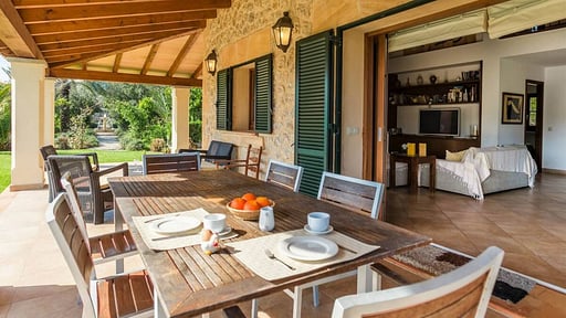 Villa Mastaguera Roger Обеденная зона