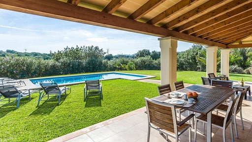 Villa Mastaguera Roger Обеденная зона