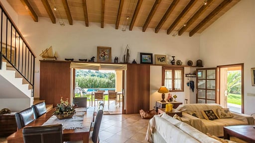 Villa Mastaguera Roger Обеденная зона