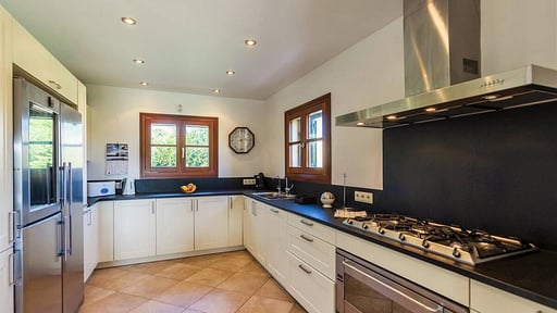 Villa Mastaguera Roger Кухня