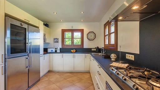 Villa Mastaguera Roger Кухня