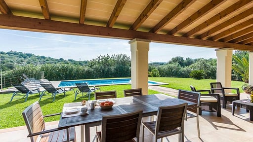 Villa Mastaguera Roger Обеденная зона