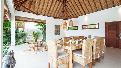 Villa Matigo Dining area