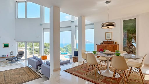 Villa Maxmena Dining area