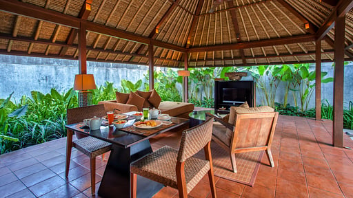 Villa Mayaloka Dining area