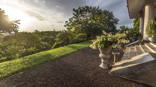 Villa Mayurana Сад