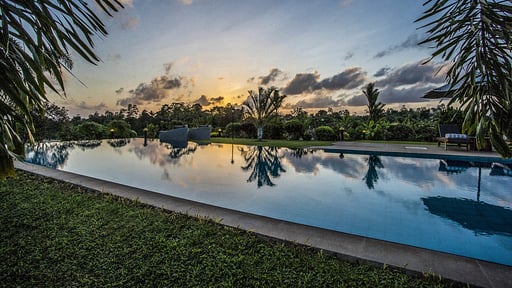 Villa Mayurana Бассейн