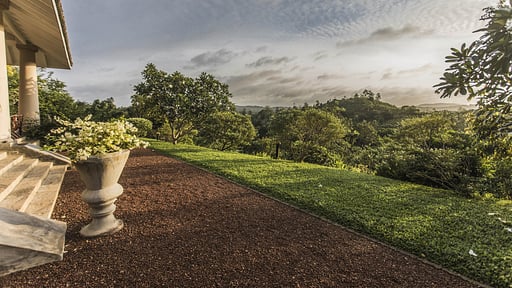 Villa Mayurana Сад