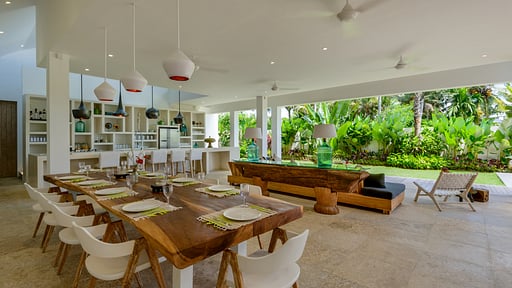 Villa Meiwenti Dining area