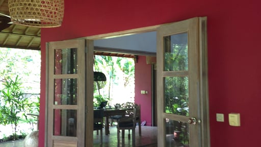 Villa Merah Otros