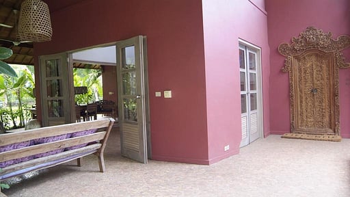 Villa Merah Otros