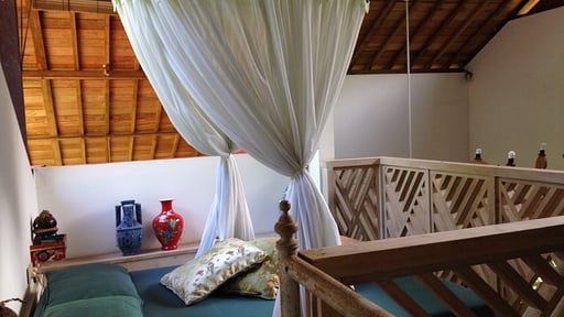 Villa Merah Otros