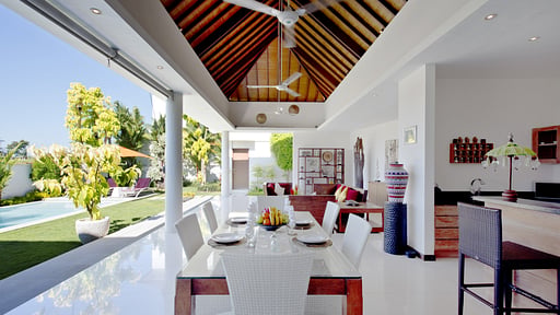 Villa Merayu Dining area