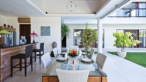 Villa Merayu Dining area