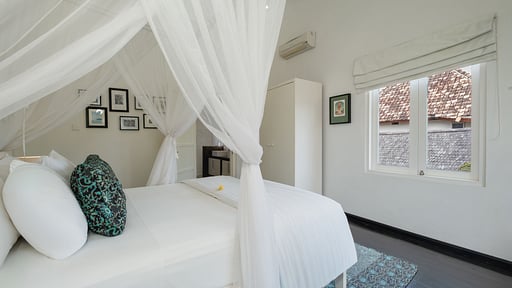 Villa Merta Sari 8 Bedroom 2
