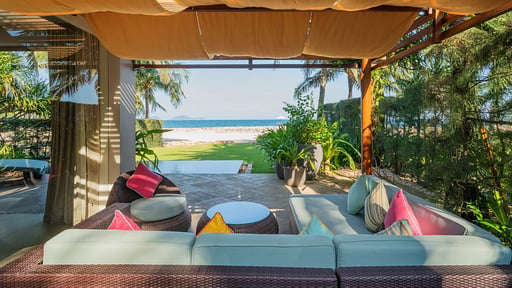 Beachfront Villa Terrace/Veranda