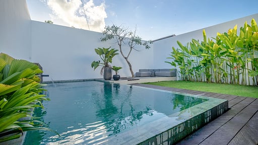 Villa Mile Stone Swimming pool