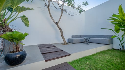 Villa Mile Stone Others