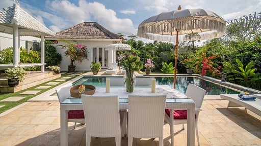 Villa Moana Poe Dining area