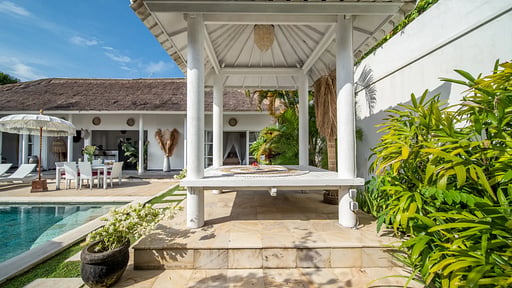 Villa Moana Poe Gazebo