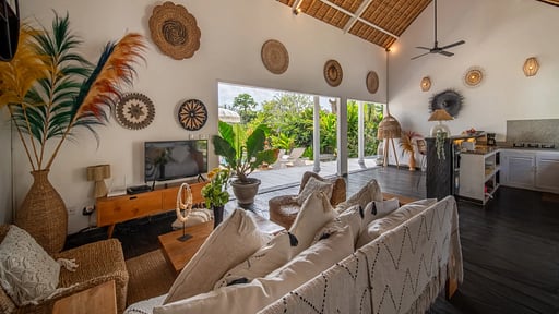 Villa Moana Poe Living room