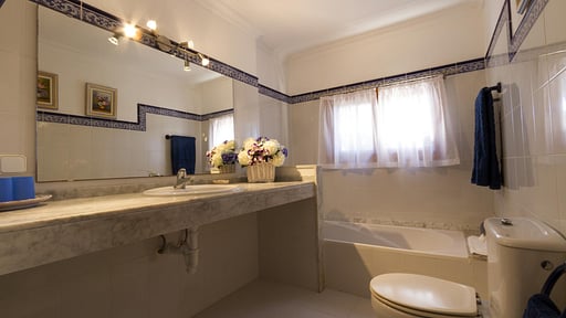 Villa Mocha Bedroom 1