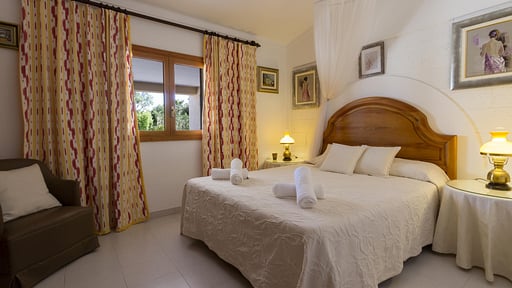 Villa Mocha Bedroom 1