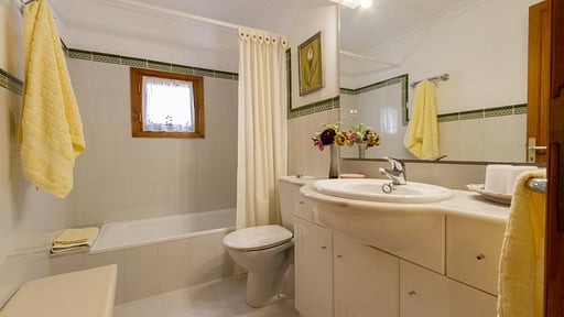 Villa Mocha Bedroom 2