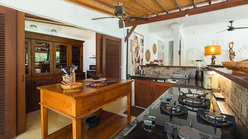 Villa Mogi Kitchen