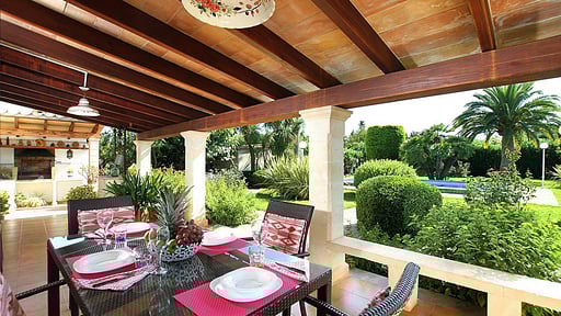 Villa Moreno Dining area