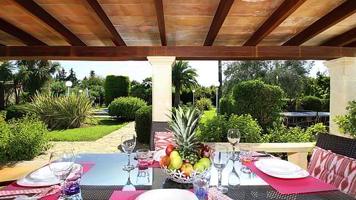 Villa Moreno Dining area