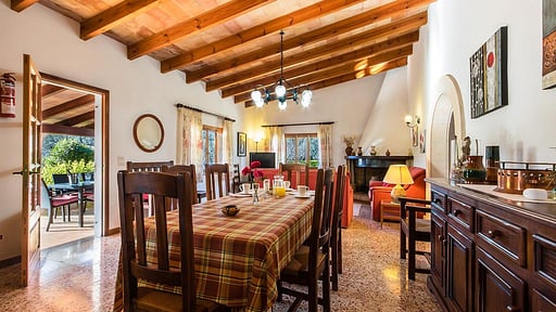 Villa Moreno Dining area