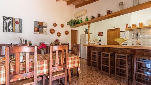Villa Moreno Dining area