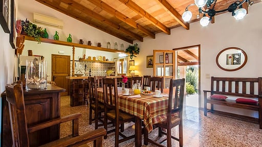 Villa Moreno Dining area