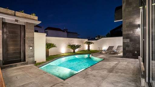 Villa Mr & Mrs W Pererenan Swimming pool