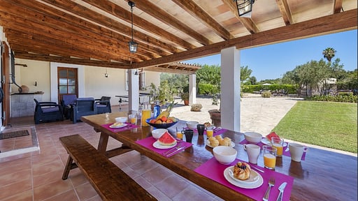 Villa Can Pedro Dining area
