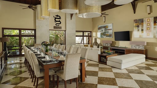 Nagasutra Villa Dining area