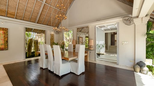 Villa Nalina Dining area