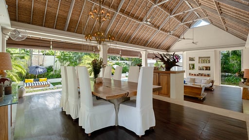 Villa Nalina Dining area