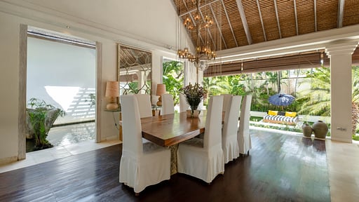 Villa Nalina Dining area