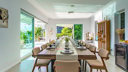 Villa Namaste Обеденная зона