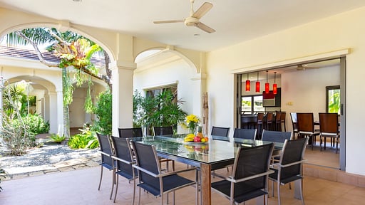 Villa Namjai Dining area