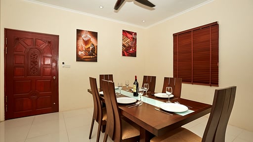 Villa Namuang Dining area 1