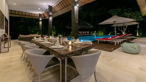 Villa Naora Dining area