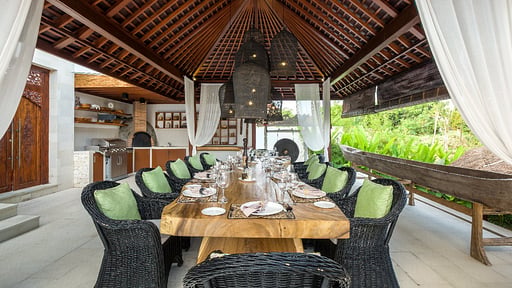 Villa Naty Dining area